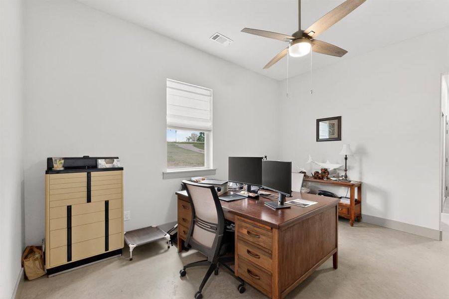 Furnished interior view inside a new home in , Whitewright (Image 18).