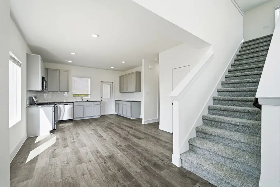 Spacious, unfurnished interior of a new home in Garden Grove, San Antonio (Image 14).