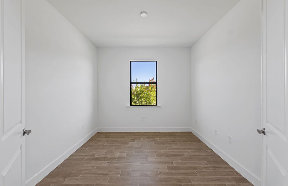 Spacious, unfurnished interior of a new home in Terreno, Naples (Image 16).