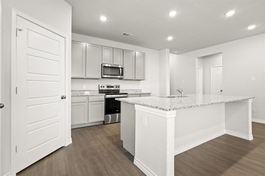 Furnished interior view inside a new home in Deer Creek, Fort Worth (Image 7).