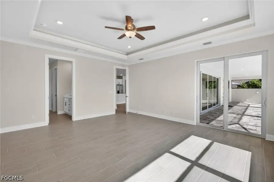 Spacious, unfurnished interior of a new home in Cape Coral, Cape Coral (Image 33).
