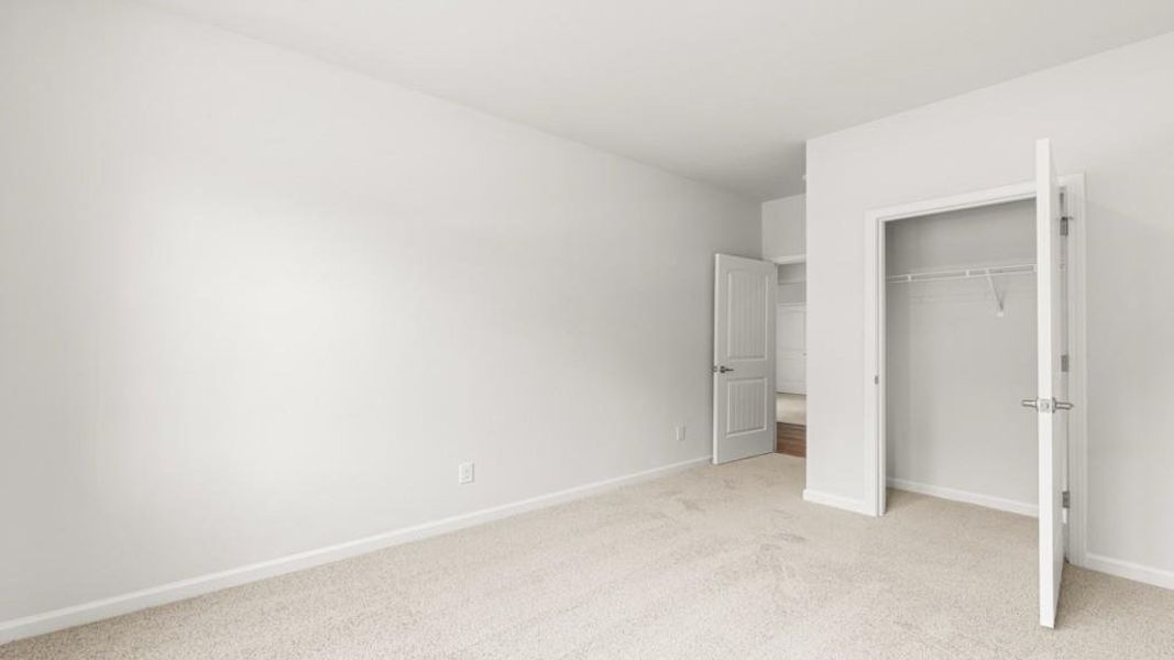 Spacious, unfurnished interior of a new home in Lost Creek, Dallas (Image 25).