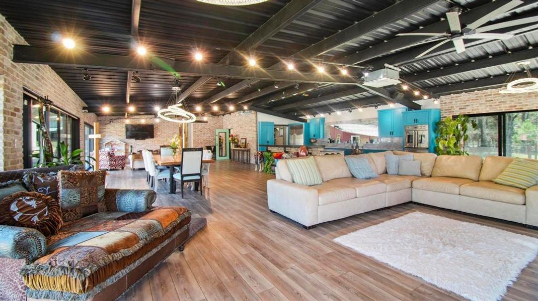 Community amenities in , Richards (Image 20).