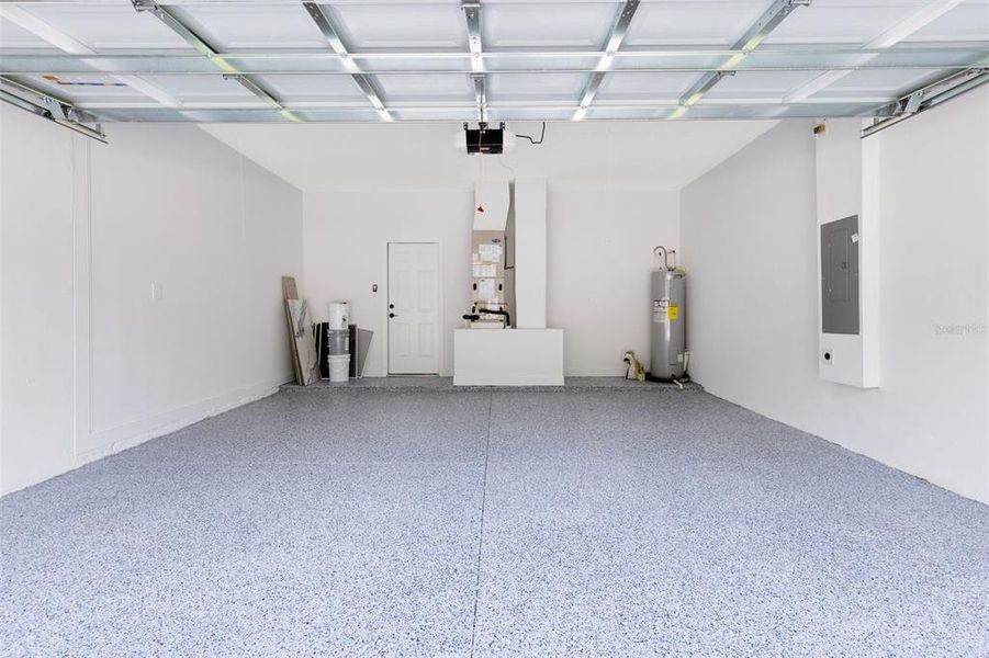 Spacious, unfurnished interior of a new home in , Orange City (Image 20).