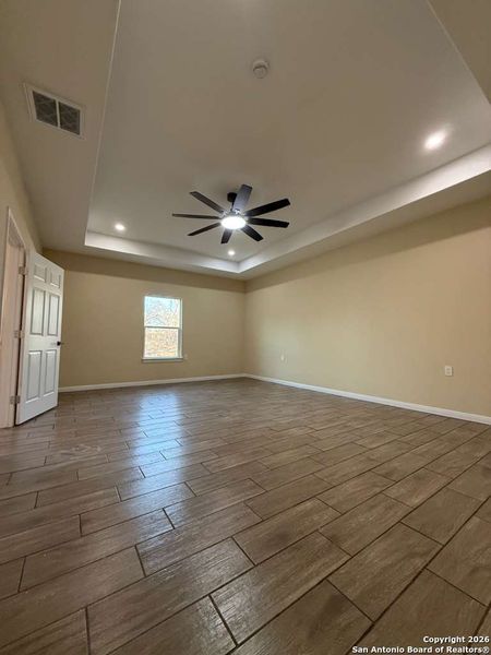 Spacious, unfurnished interior of a new home in , Poteet (Image 19).