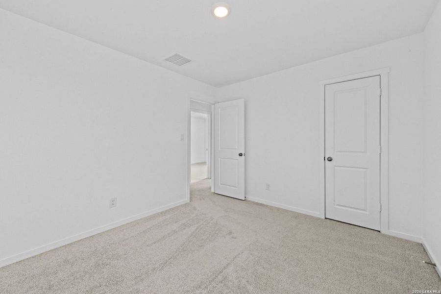 Spacious, unfurnished interior of a new home in Spring Grove, St. Hedwig (Image 21).