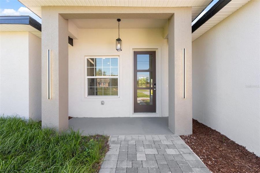 Exterior details and patio area of a home in , Ocala (Image 4).