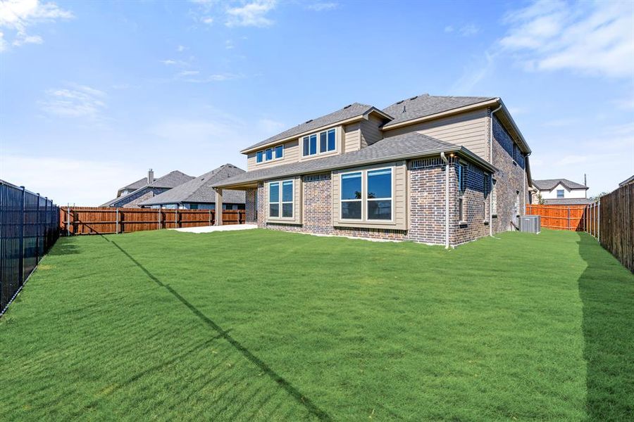 Exterior details and patio area of a home in Villages of Walnut Grove, Midlothian (Image 3).