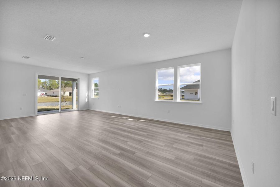 Spacious, unfurnished interior of a new home in Hyland Trail, Green Cove Springs (Image 28).