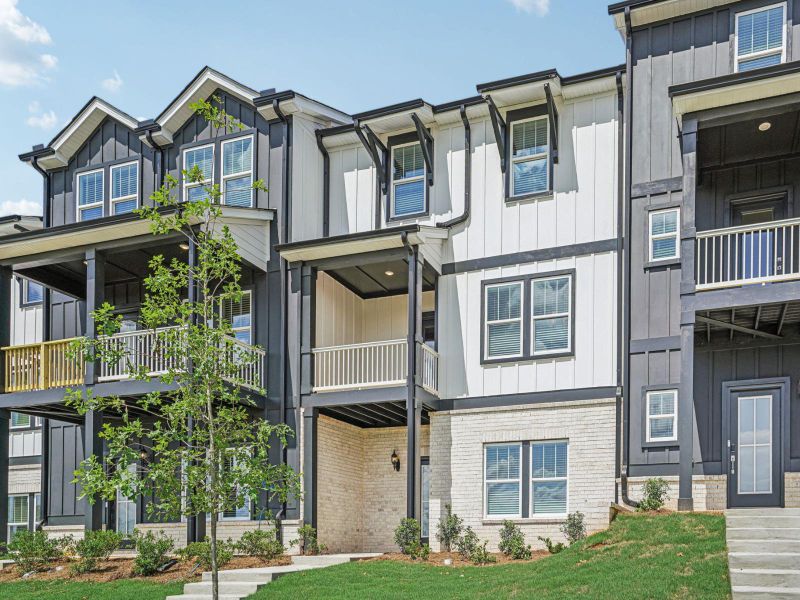 Front exterior of a home in the Hemingway - Highland Series community, located in Cumming, GA (Image 18).