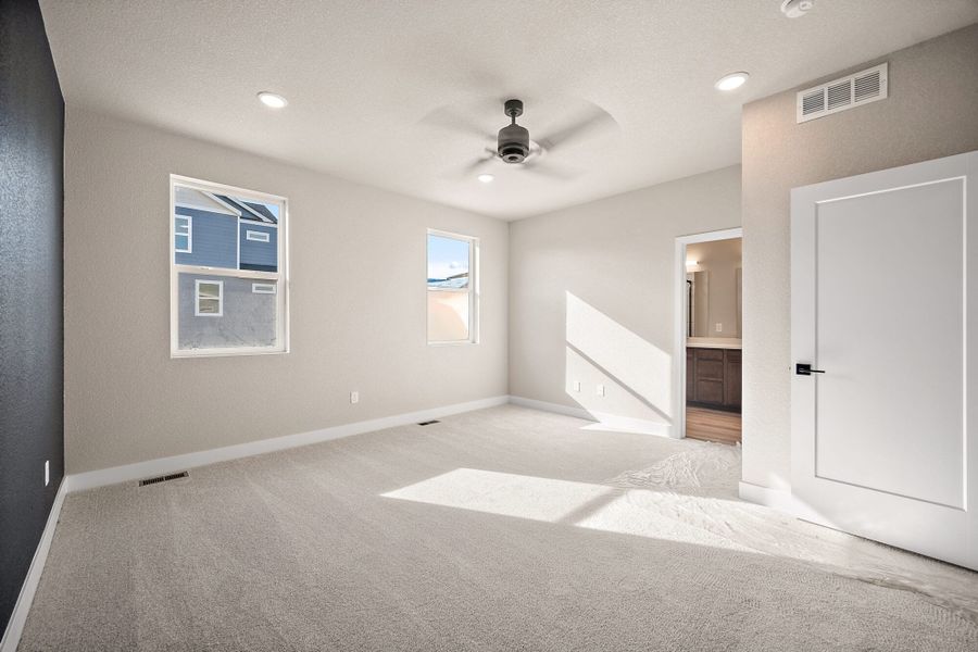 Spacious, unfurnished interior of a new home in Pony Park, Colorado Springs (Image 27).