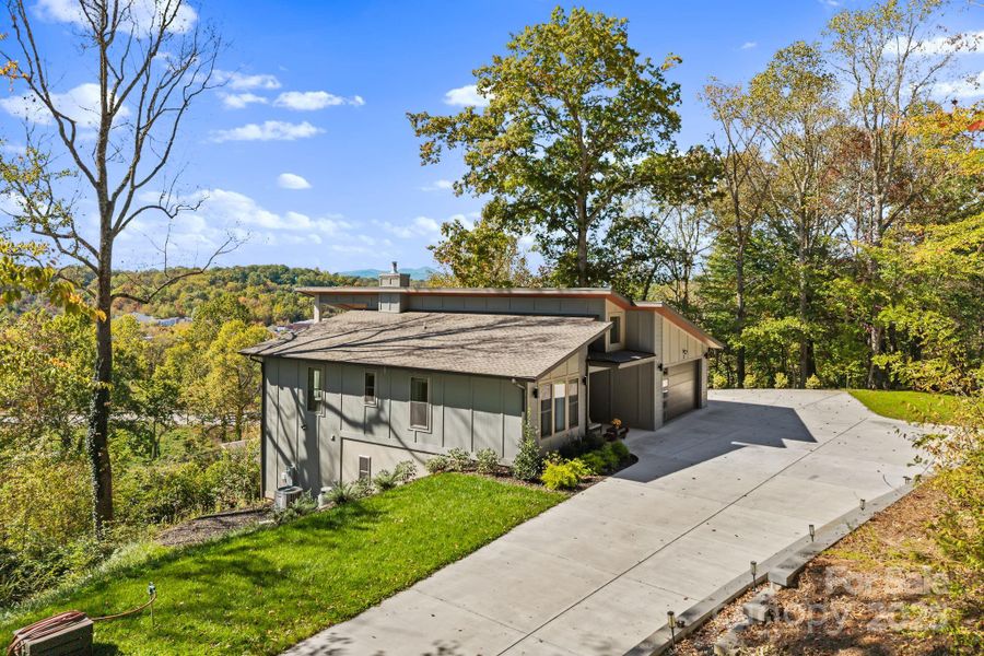 Image 43 of a home in . Image 43 of a home in .