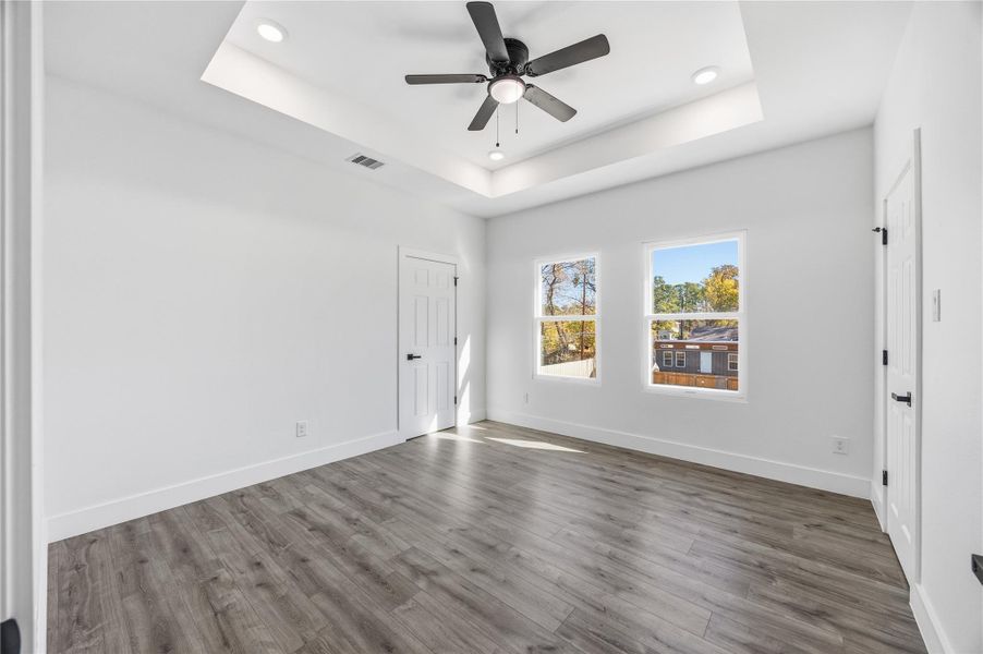 Spacious, unfurnished interior of a new home in , Houston (Image 37).