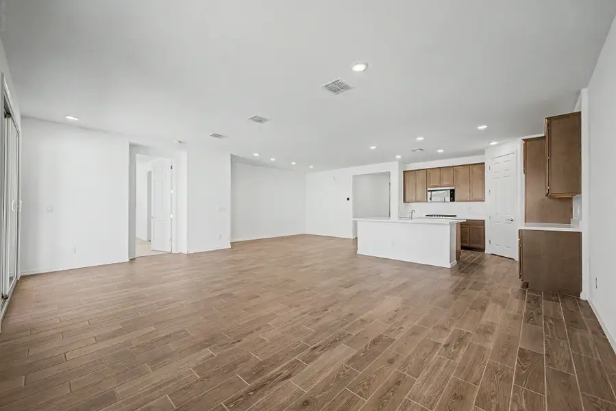 Spacious, unfurnished interior of a new home in Tyler Ranch, Buckeye (Image 7). Spacious, unfurnished interior of a new home in Tyler Ranch, Buckeye (Image 7).