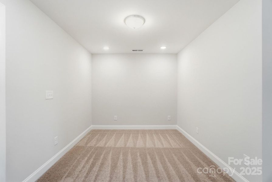 Spacious, unfurnished interior of a new home in Harrisburg Village, Harrisburg (Image 35).