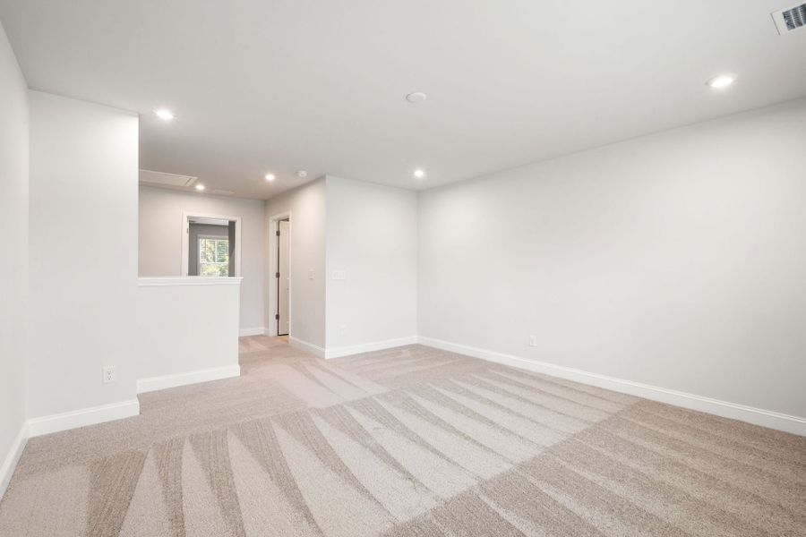 Spacious, unfurnished interior of a new home in Waterways, Richmond Hill (Image 23).