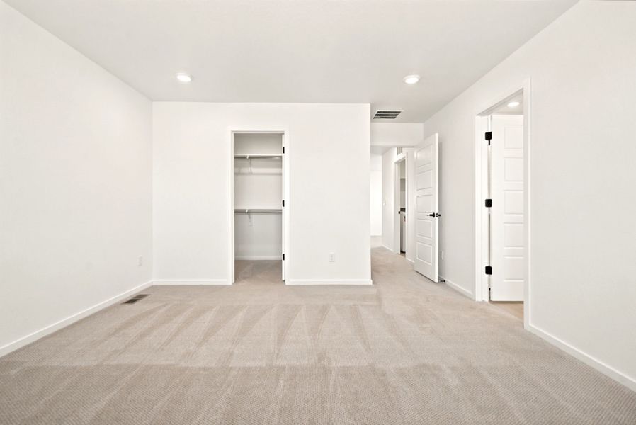 Spacious, unfurnished interior of a new home in Sky Ranch, Watkins (Image 28). Spacious, unfurnished interior of a new home in Sky Ranch, Watkins (Image 28).