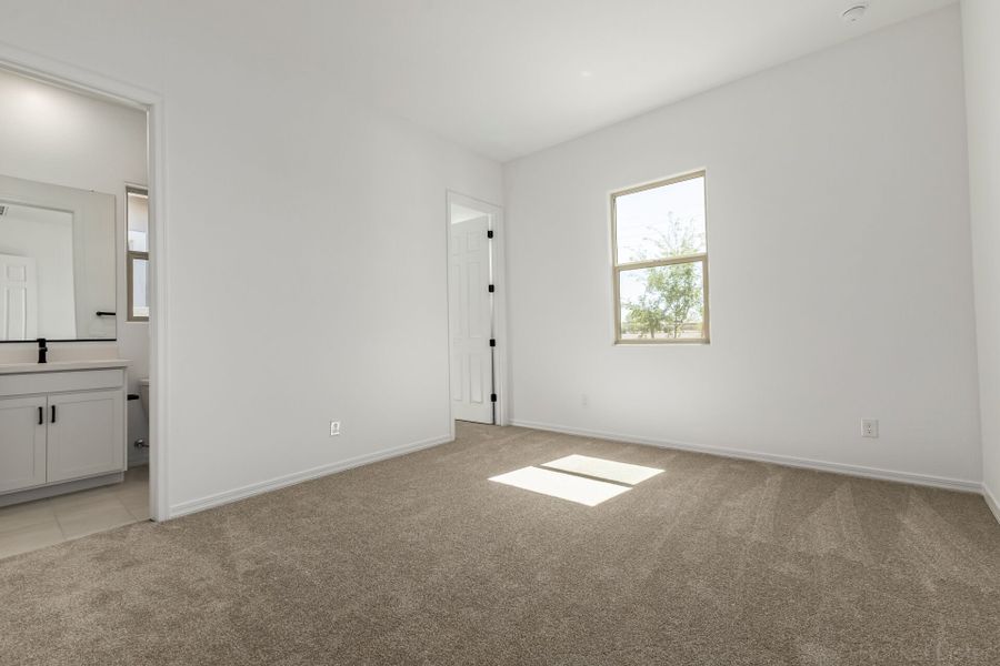 Spacious, unfurnished interior of a new home in Empire Pointe, Queen Creek (Image 12).