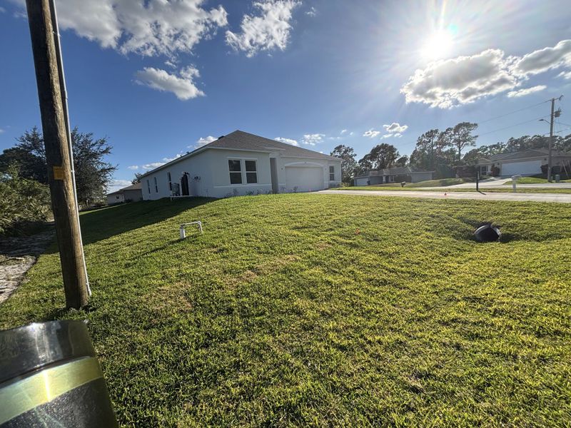 Exterior details and patio area of a home in Lehigh Acres, Lehigh Acres (Image 4).