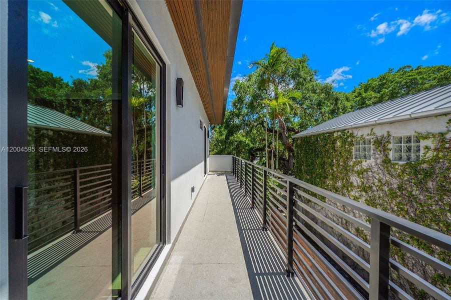 Exterior details and patio area of a home in , Miami (Image 31).