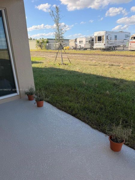 Exterior details and patio area of a home in , Lake Wales (Image 4).