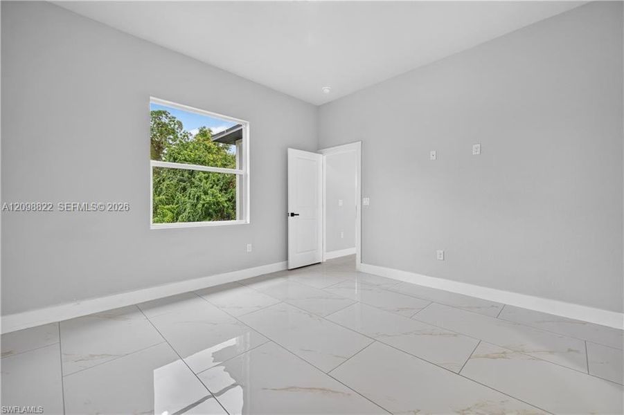 Spacious, unfurnished interior of a new home in , Lehigh Acres (Image 12).