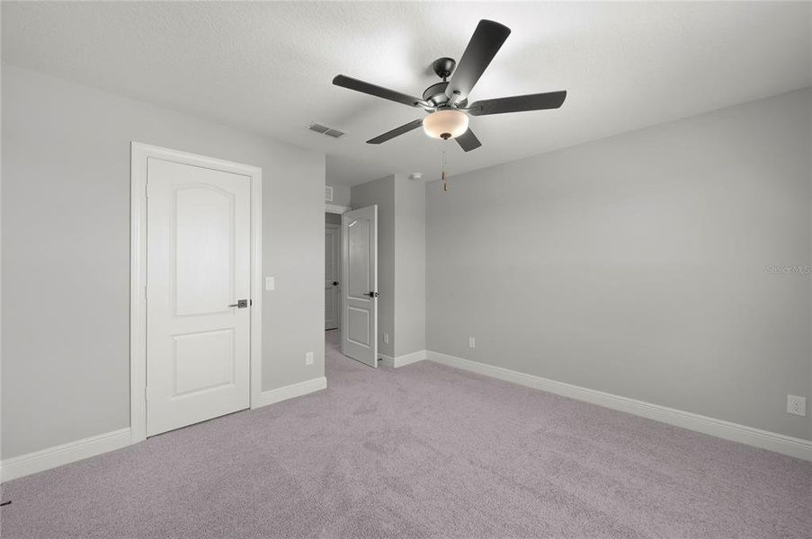 Spacious, unfurnished interior of a new home in Gum Lake Preserve, Lake Alfred (Image 31).