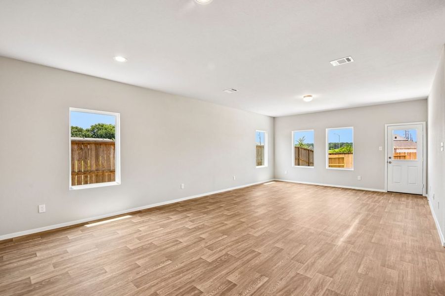 Spacious, unfurnished interior of a new home in Colony at Pinehurst, Pinehurst (Image 11).