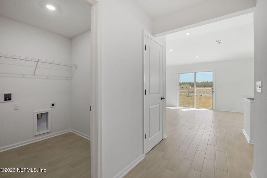 Spacious, unfurnished interior of a new home in Bellbrooke, Jacksonville (Image 23).