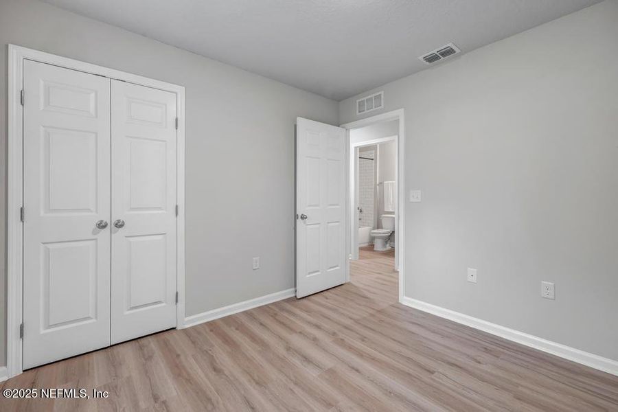 Spacious, unfurnished interior of a new home in , Jacksonville (Image 19).