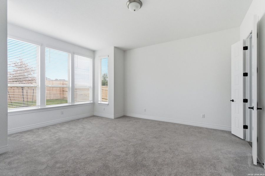 Spacious, unfurnished interior of a new home in Davis Ranch, San Antonio (Image 11).