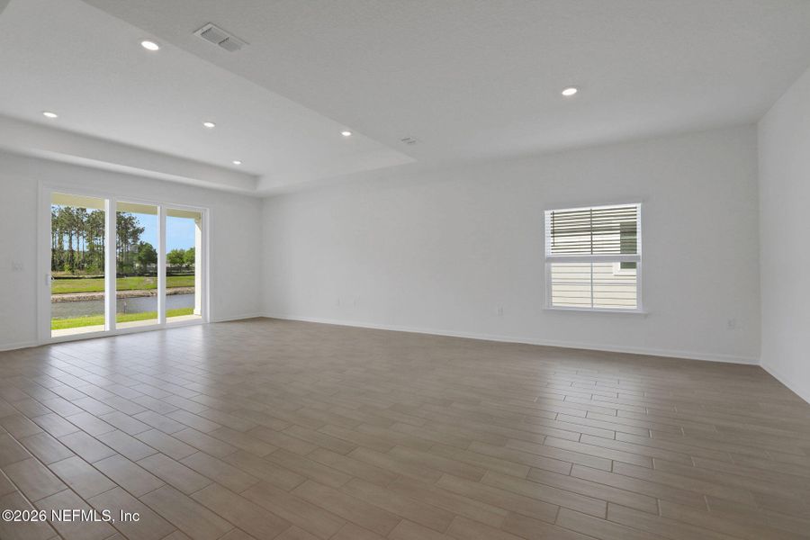Spacious, unfurnished interior of a new home in Amberly, Green Cove Springs (Image 30).