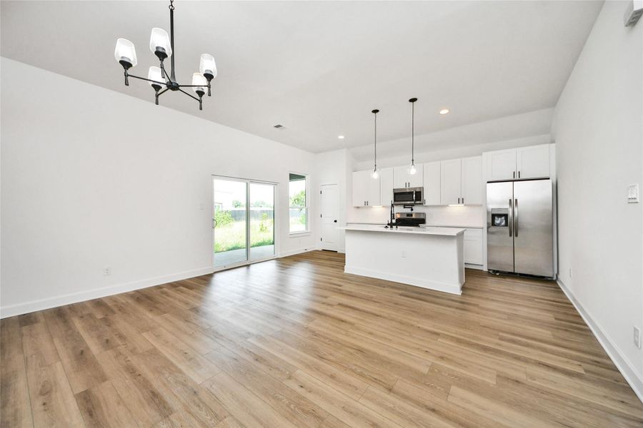 Spacious, unfurnished interior of a new home in , Hempstead (Image 28).