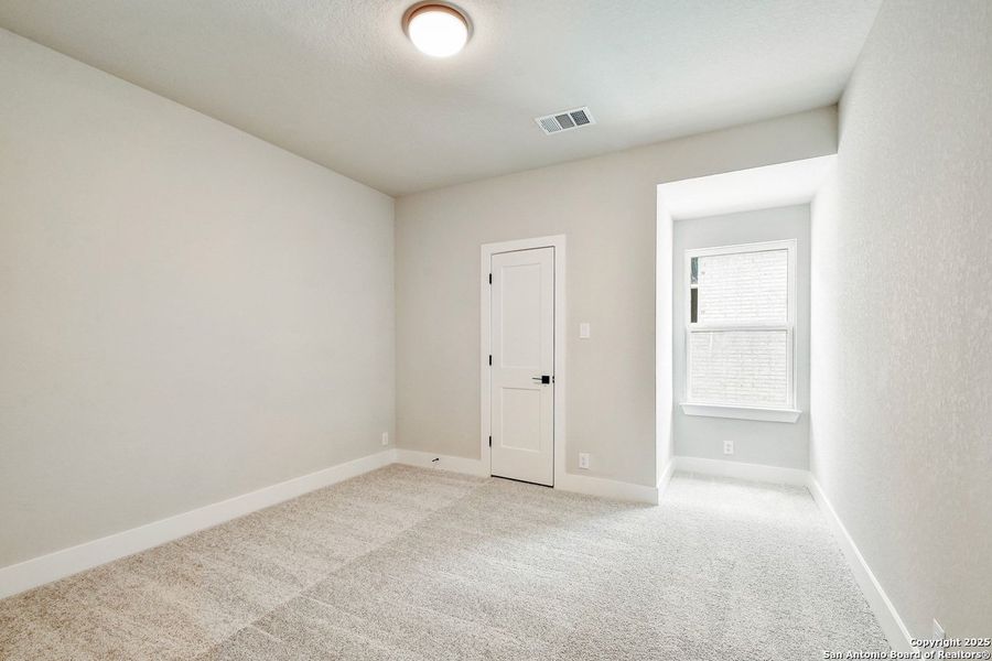 Spacious, unfurnished interior of a new home in Weston Oaks, San Antonio (Image 15).
