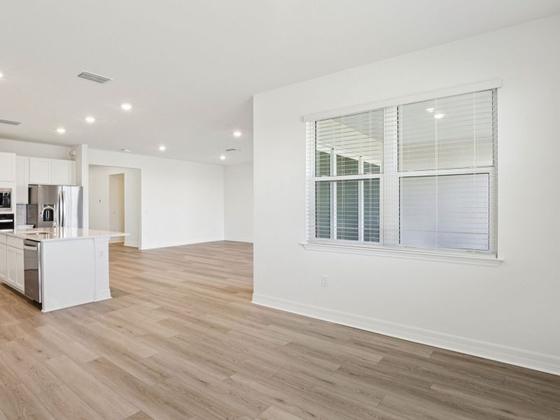 Spacious, unfurnished interior of a new home in Crescent Lakes - Signature Series, Punta Gorda (Image 12).