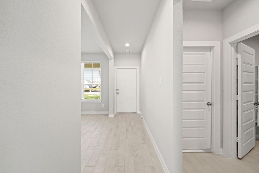 Spacious, unfurnished interior of a new home in Huntington Place, Rosharon (Image 20). Spacious, unfurnished interior of a new home in Huntington Place, Rosharon (Image 20).