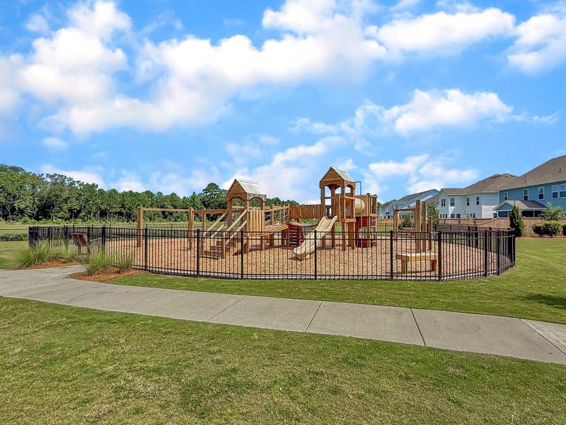 Community amenities in , Summerville (Image 40).