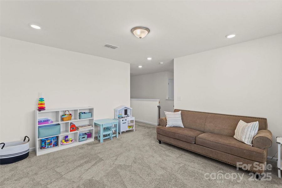 Image 33 of a home in .