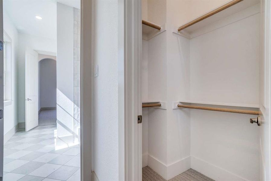 Spacious, unfurnished interior of a new home in , Joshua (Image 25).