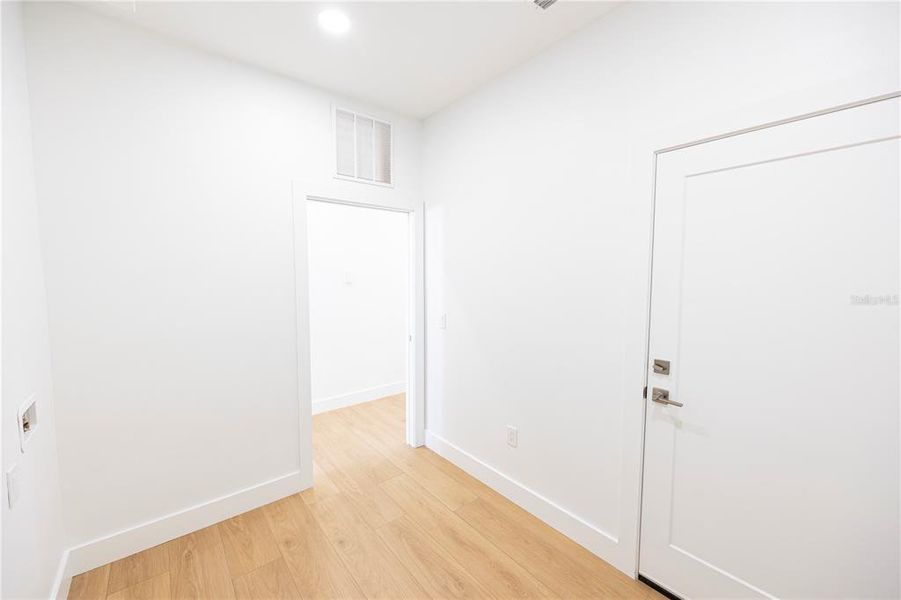 Spacious, unfurnished interior of a new home in , St. Petersburg (Image 70).