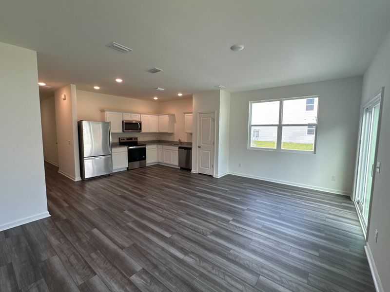 Spacious, unfurnished interior of a new home in Halstead, Moncks Corner (Image 9).