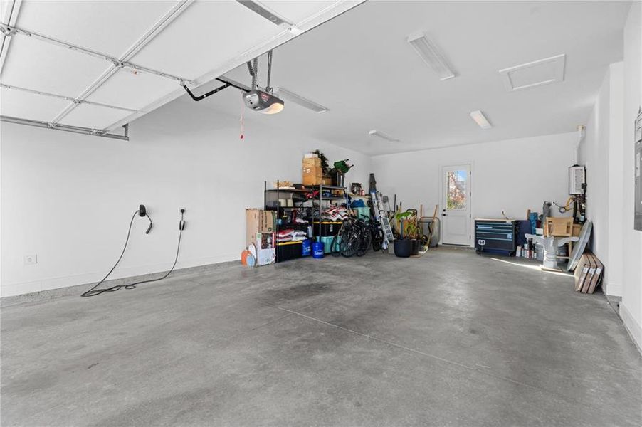 Spacious, unfurnished interior of a new home in , Marietta (Image 26).