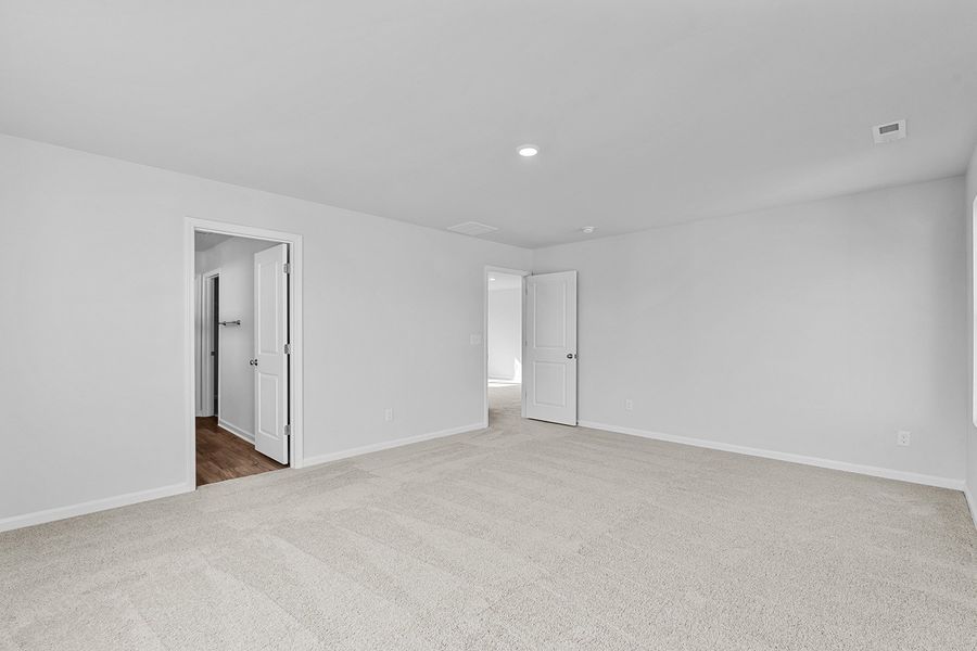 Spacious, unfurnished interior of a new home in Hanes Lake, Winston-Salem (Image 23).