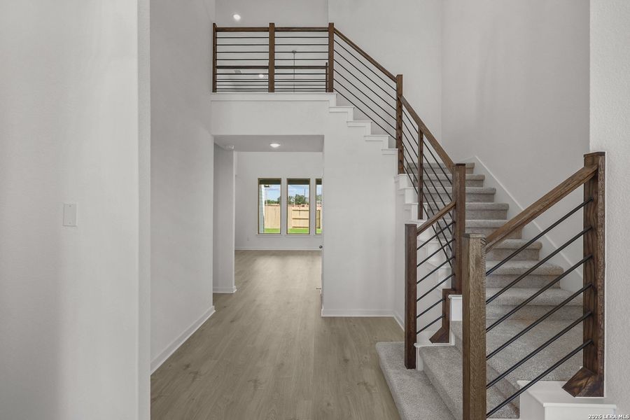 Spacious, unfurnished interior of a new home in Buffalo Crossing, Cibolo (Image 32).