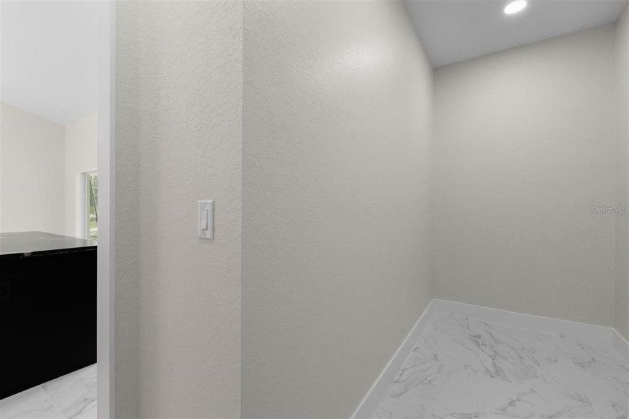 Spacious, unfurnished interior of a new home in , Dunnellon (Image 15).