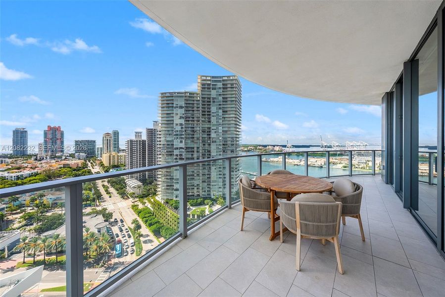 Condo located in Miami Beach, FL showcasing its design and architecture (Image 23).