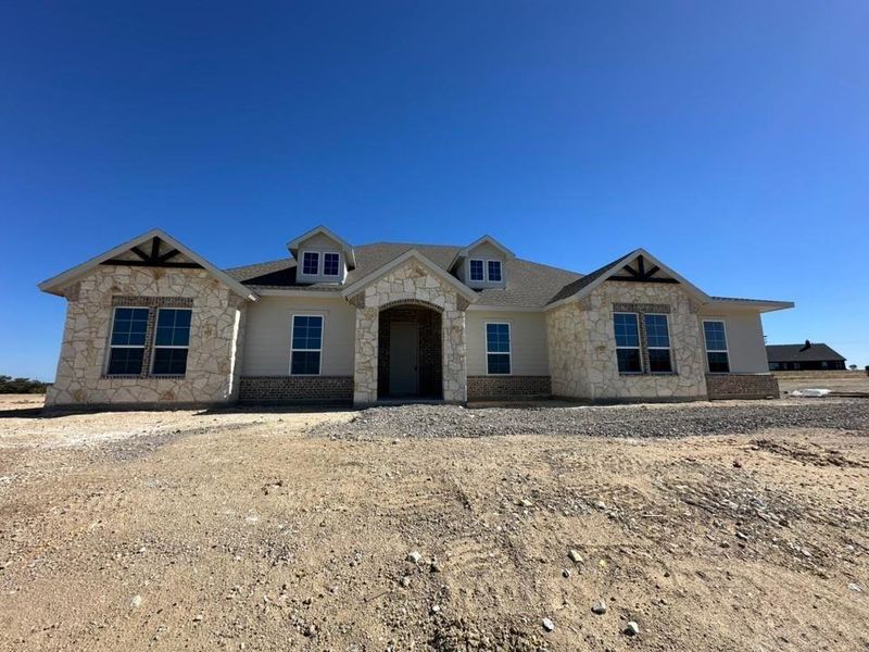 Exterior details and patio area of a home in Eagle Ridge Estates, Weatherford (Image 2).