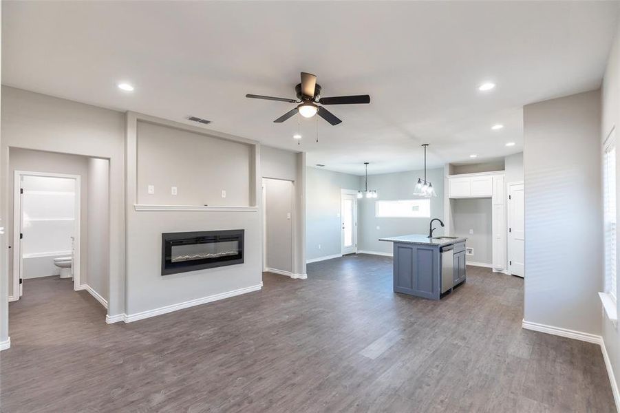 Spacious, unfurnished interior of a new home in , Abilene (Image 29).