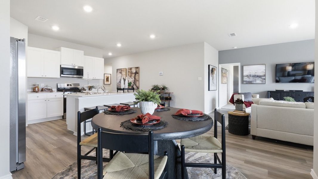 Representative furnished interior of a home built from the Plan by D.R. Horton in Bella Vista, Granbury (Image 10).