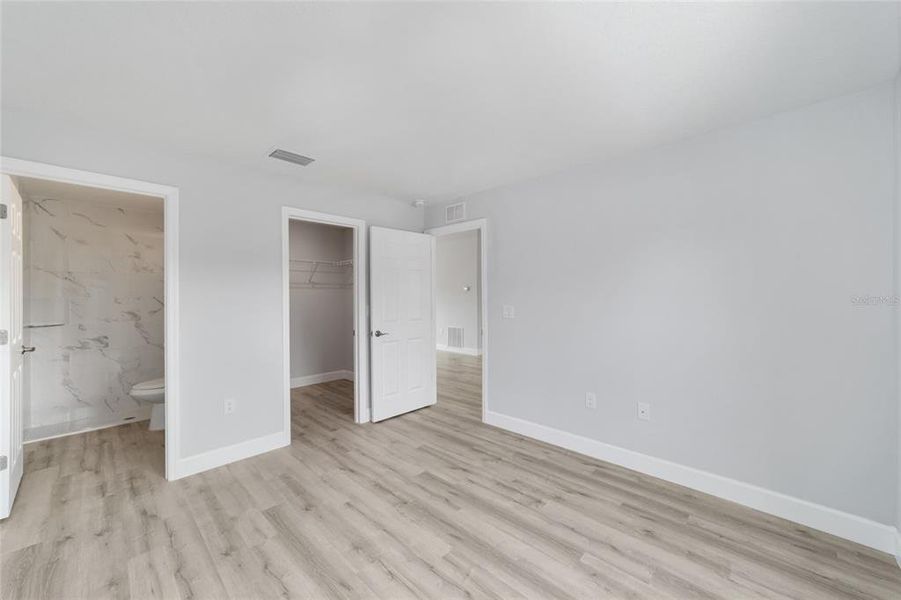 Spacious, unfurnished interior of a new home in , Dunnellon (Image 28).